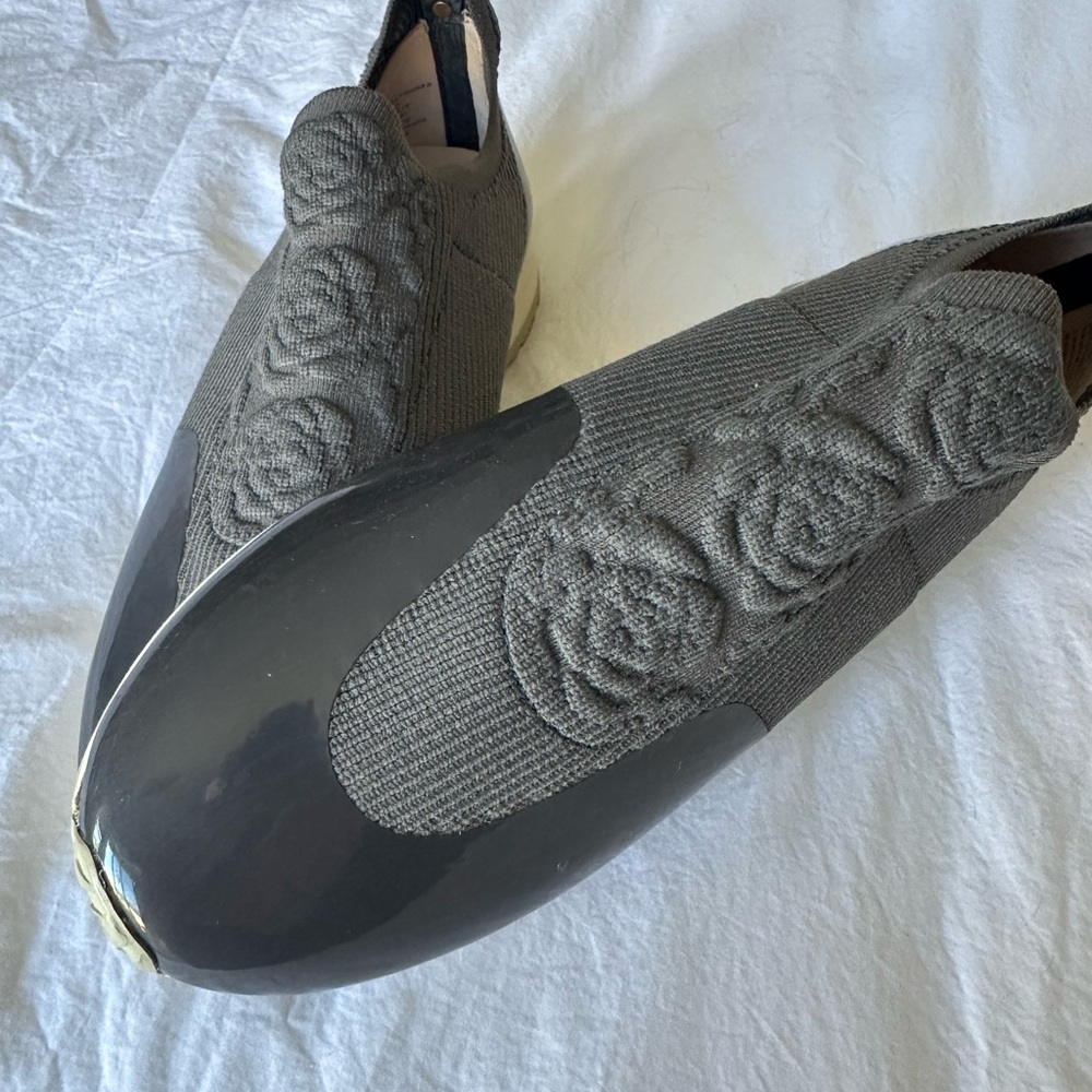 Taryn Rose NWOT Slip-On Sneakers, size 8.5 - Picture 5 of 12